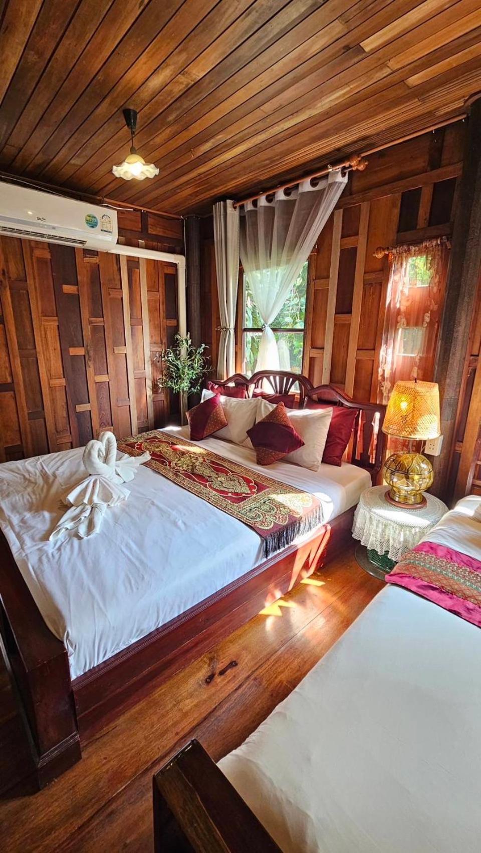 The Antique Riverside Resort Ban Pong  Eksteriør billede