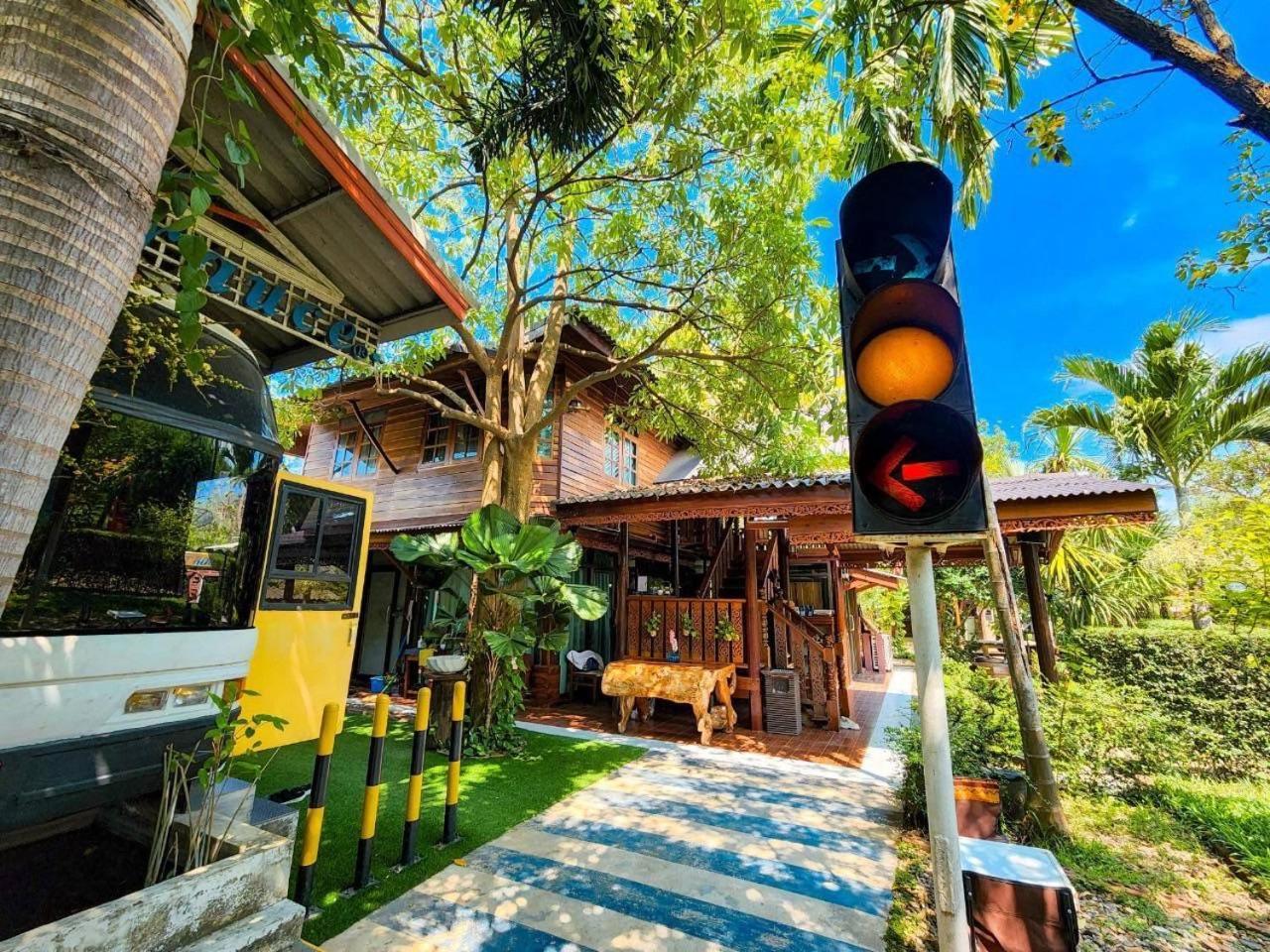 The Antique Riverside Resort Ban Pong  Eksteriør billede